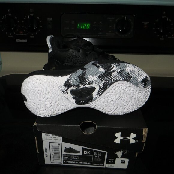 Boy's Under Armour Sneakers - Picture 4 of 5
